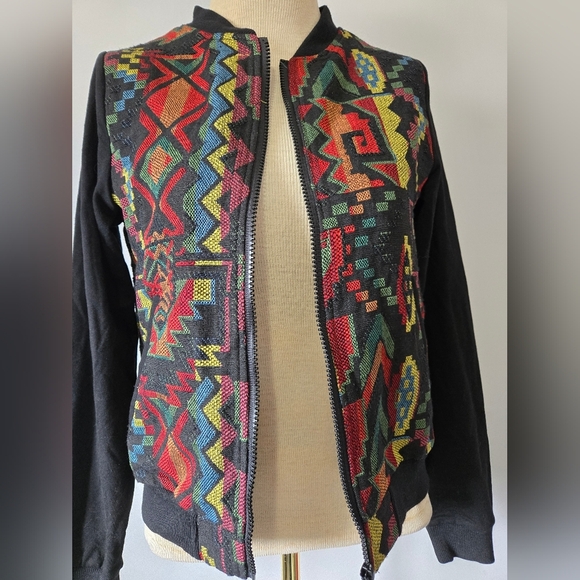 QED LONDON Lightweight Geometric Pattern Jacket. Size Medium - Picture 8 of 13